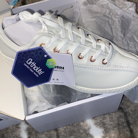 Tretorns from Tuckernuck NyLite Leather White/RoseGold 6.5M - Picture 3 of 12